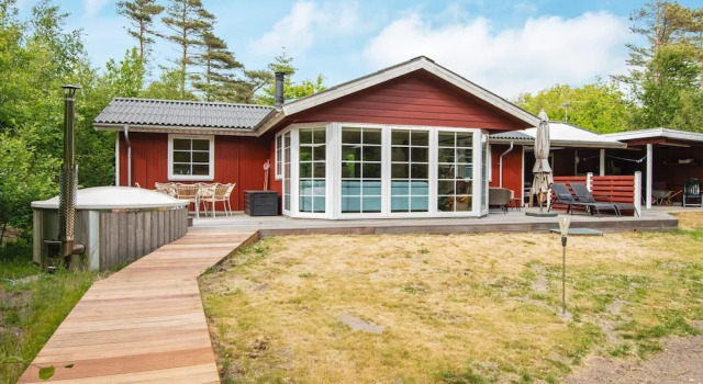 Коттедж Vibrant Holiday Home in Tarm near Sea