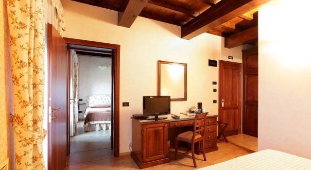 Agriturismo Delizia dEste, Забронировать Отель Отели Francolino с парковкой, Парковка