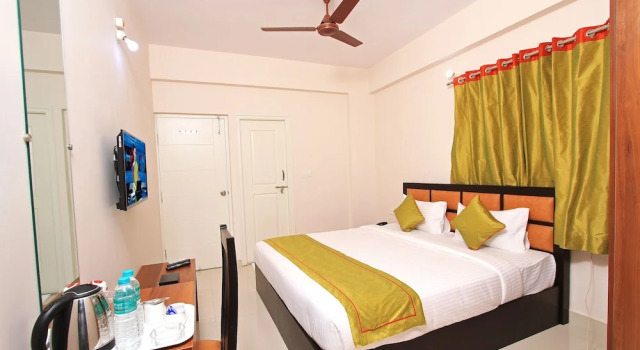 Номер Deluxe с балконом и с видом на окрестности Arra Grande Suites Bangalore airport hotel