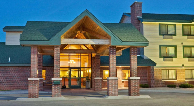 Кровать в общем номере AmericInn by Wyndham Lincoln South
