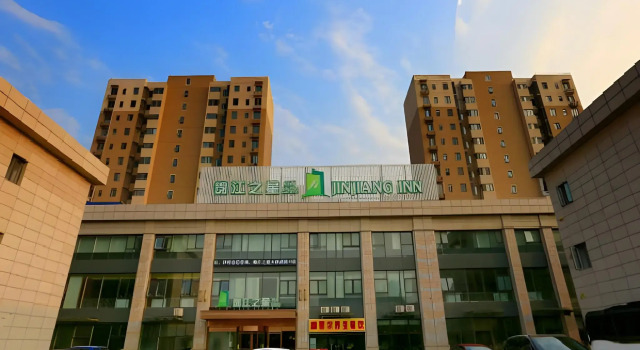 Jinjiang Inn Wuqing Traditional Chinese Medical Hospital Hotel Tianjin, Rezerwuj Hotel Hotele w Wuqing z parkingiem, Parking