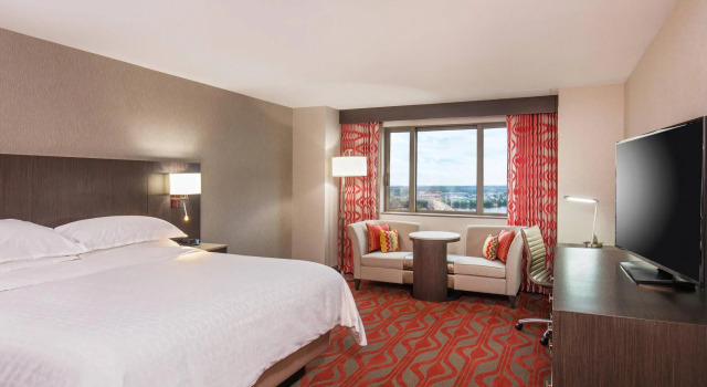 Двухместный клубный номер Standard Sheraton Springfield Monarch Place Hotel