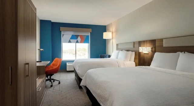 Четырёхместный номер Standard Holiday Inn Express & Suites Forrest City by IHG