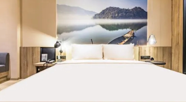 Двухместный номер Superior Atour Hotel Huaibei City Government Plaza