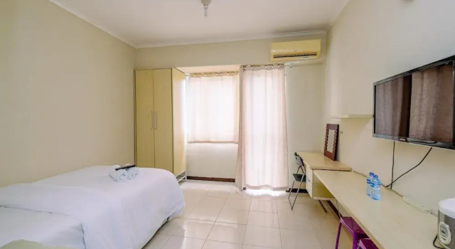 Simply Look Studio Room At Maple Park Sunter Apartment, Забронировать Апартаменты/квартира Отели Джакарты с бассейном, рядом с Жилой комплекс Атлит-Виллидж-Кемайоран, Бассейн