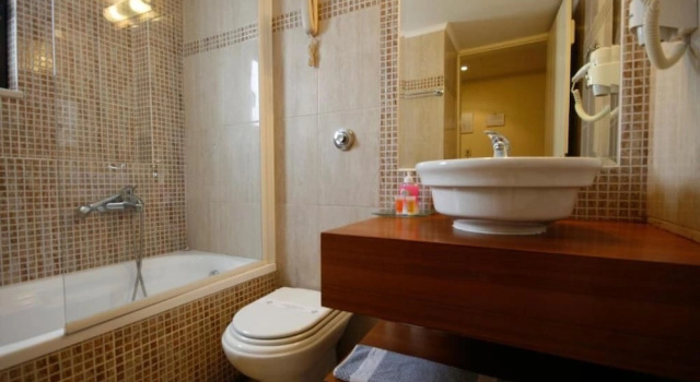 Двухместный номер Standard с балконом и с частичным видом на море Geraniotis Hotel and Resort