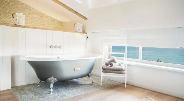 Люкс The Beach House Studios & Suites