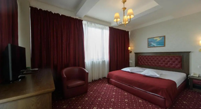 Полулюкс Hotel Golden Palace