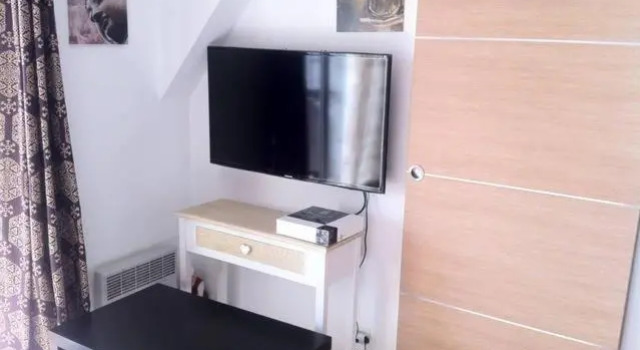 NICE FLAT 400 m FROM BEACH & CENTER, Забронировать Апартаменты/квартира Кабур 