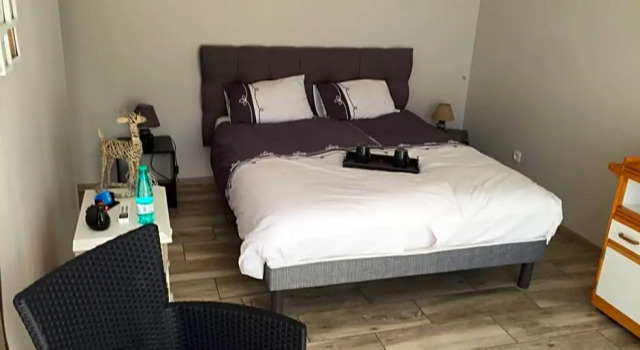 Alaguyauder Le Studio, Rezervasyon Otel Châtillon-sur-Broué havuzlu oteller, Yüzme Havuzu