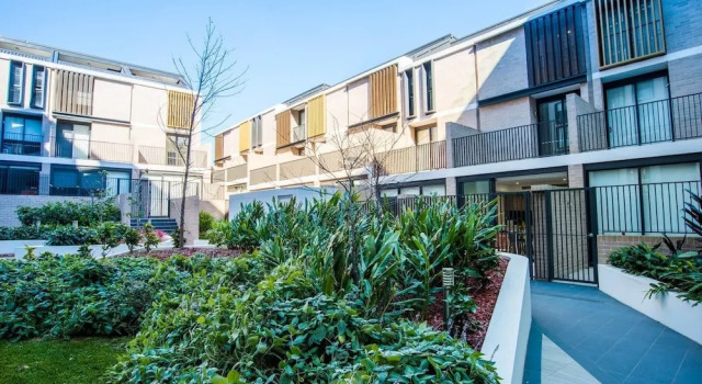 Lovely & Luxurious Townhouse In Zetland