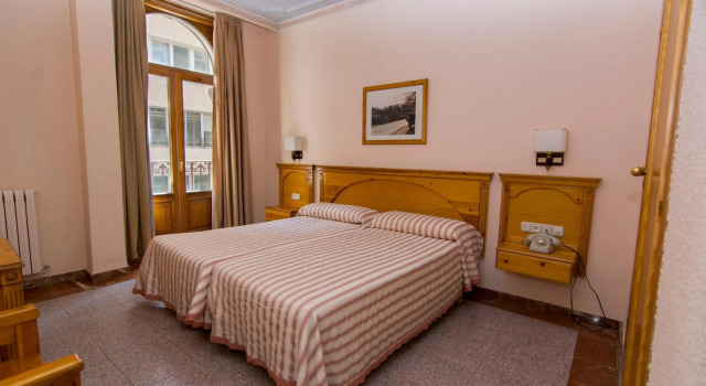 Hotel Europa, Забронировать Отель Альбасете Albacete Province, рядом с Театр Ла-Пас