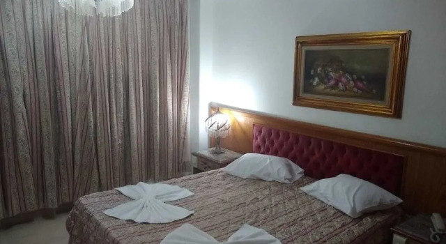La Guardia Hotel