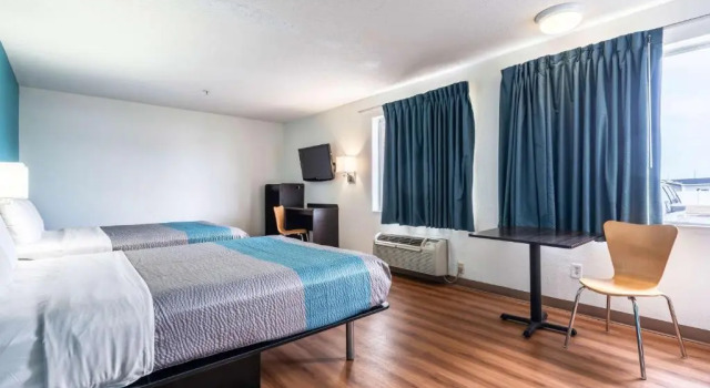 Четырёхместный номер Standard Motel 6-Rocky Mount, NC