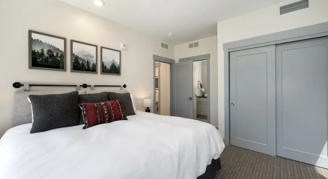 Timber Fox 1208 3 Bedroom Apts by RedAwning