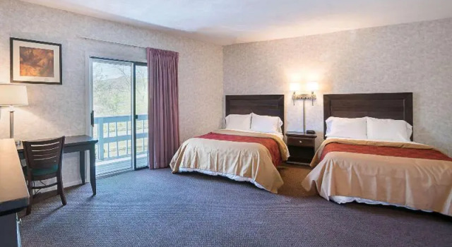 Двухместный номер Standard с балконом и с красивым видом из окна Econo Lodge Lee - Great Barrington