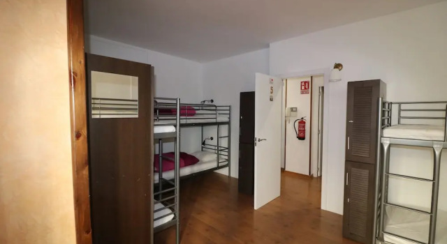 Кровать в общем номере (женский номер) I Love Madrid Hostel