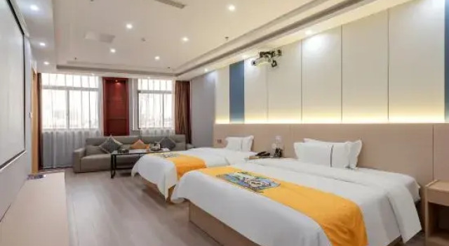 Люкс Chaoman Hotel (Foshan Qinghuiyuan Huagai Road Pedestrian Street)