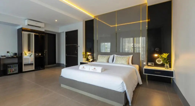 Полулюкс с балконом Munich Hotel