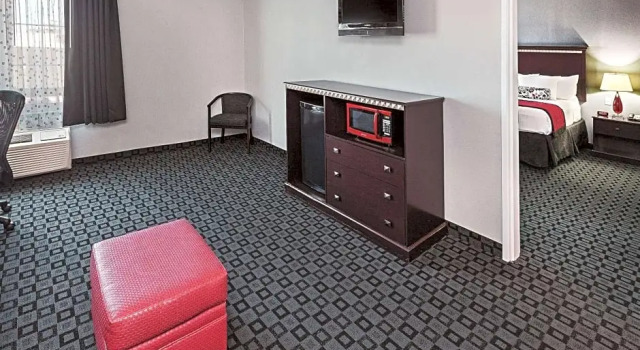 Люкс La Quinta Inn & Suites by Wyndham Decatur