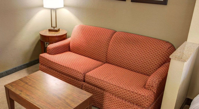 Четырёхместный люкс Comfort Suites Gadsden Attalla