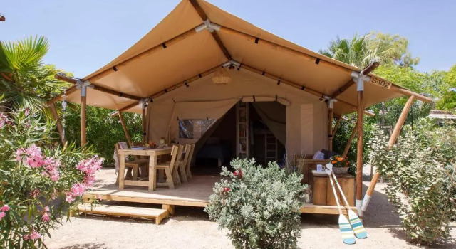 Тент с 2 комнатами Camping Gavina Creixell