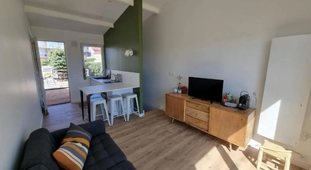 Коттедж Jolie petite maison située à 150m de la plage
