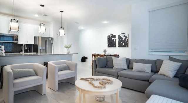 4BR Luxury Home at Champions Gate With Pool