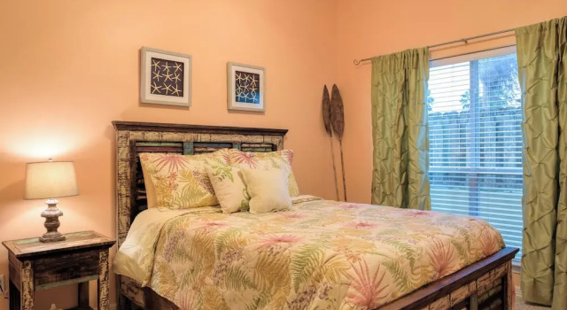 Spacious Ground Floor Condo With Semi-private Pool, 1 Block to Beach, Buchen Sie Ferienwohnung Padre Island USA