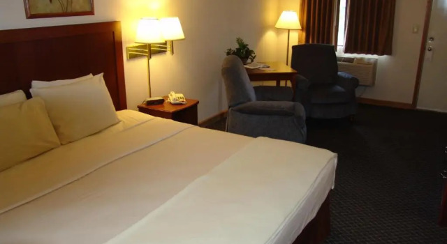 Люкс Super 8 by Wyndham Branson - Shepherd of the Hills Exwy