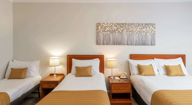 Standard Doppel Familie Zimmer New Continental Hotel; Sure Hotel Collection by Best Western