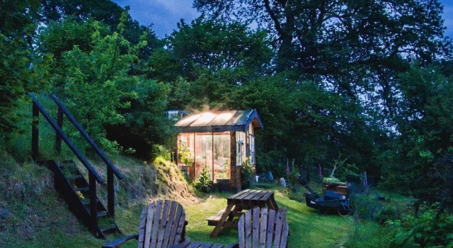Коттедж с балконом Hapus Yurt - Two Beautiful Yurts and Barn Cottage