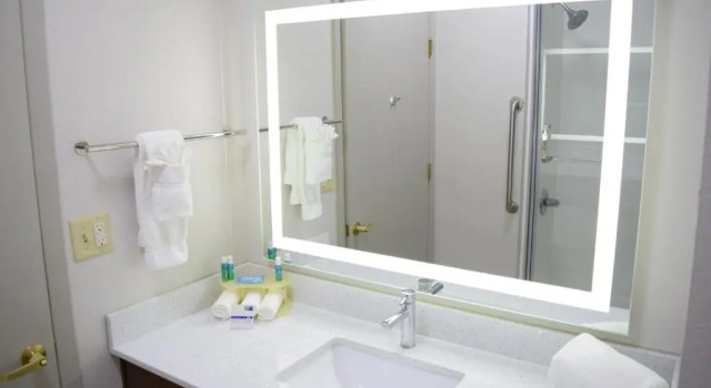 Номер Standard Holiday Inn Express & Suites Pensacola West I-10 by IHG