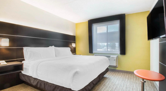 Люкс Holiday Inn Express & Suites - Albany Airport - Wolf Road by IHG
