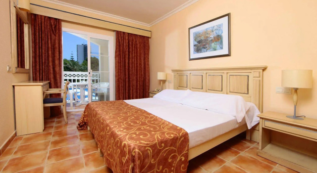 Zafiro Can Picafort, Book Hotel Hotels in Santa Margalida with Parking, Parking