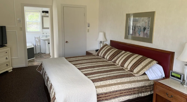 Люкс Deluxe The Lionstone Inn Motel and Cottages