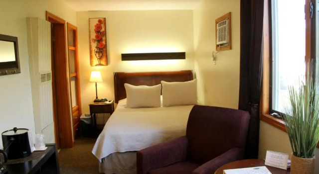 Номер Standard All Seasons Inn Corp