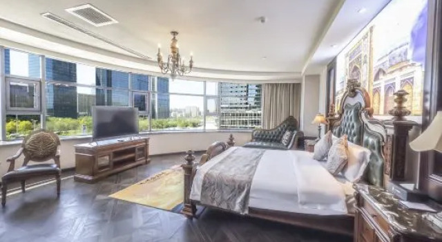 Люкс Ambassador Urumqi Belt and Road Theme Hotel (International Convention and Exhibition Center)