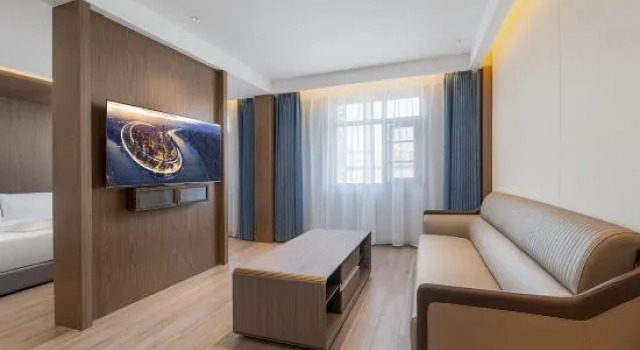 Люкс Deluxe Kyriad Hotel (Yangzhou Slender West Lake Wugang Wanda Plaza)