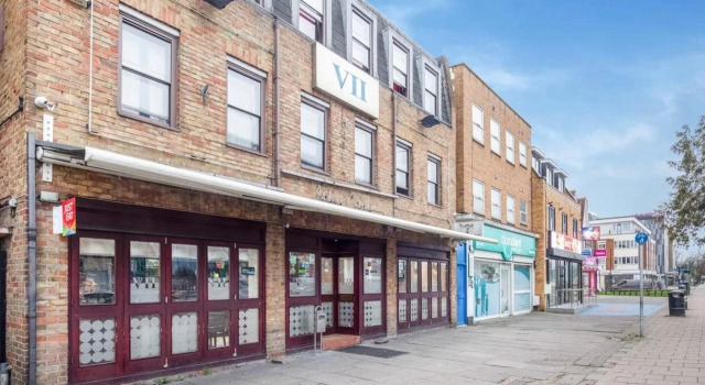 OYO VII Hotel & Indian Restaurant