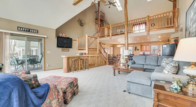 Family-friendly Houghton Lake House: Steps to Lake, Varaa Lomakoti Houghton Lake Michigan
