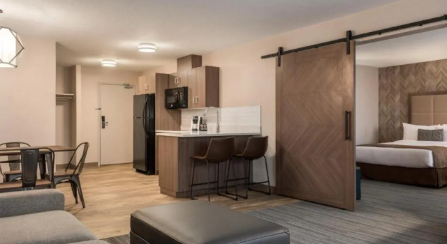 Двухместный люкс с 2 комнатами Canalta Hotel Airdrie