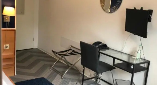 Номер Standard bensons hotel