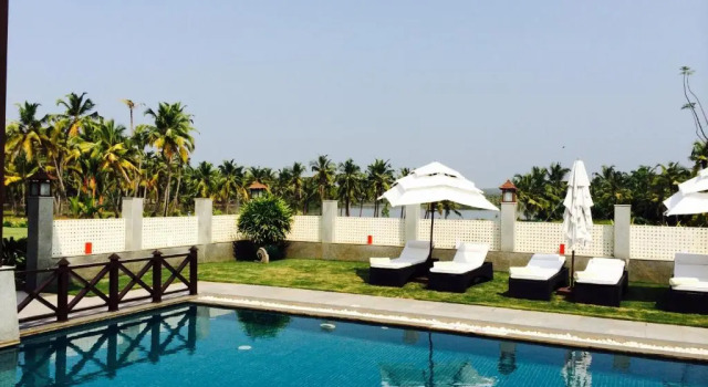 Люкс Отель The LaLit Resort and Spa Bekal