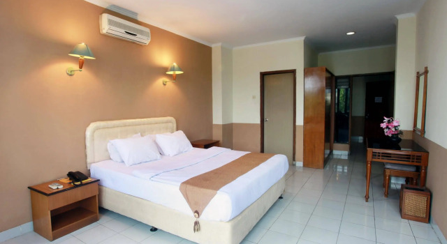 Alexander Hotel  Tegal, Réserver Hôtel Hôtels à Central Java avec parking, Parking