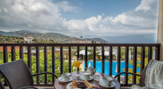 Трёхместный номер Standard с частичным видом на море Skopelos Holidays Hotel