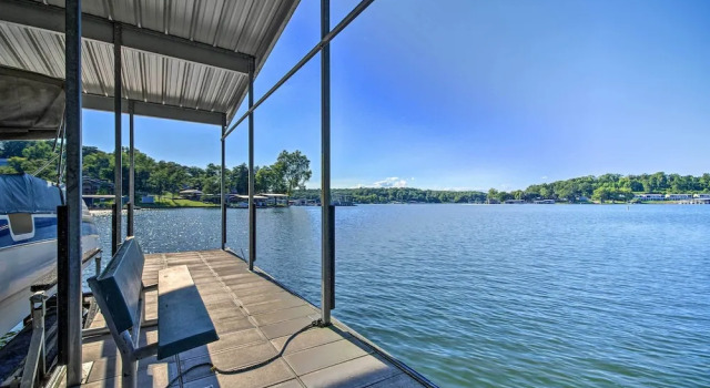 Коттедж Boat Dock + Slides: Lakefront Gravois Mills Home