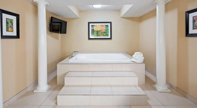 Люкс Clarion Pointe Addison - Dallas North