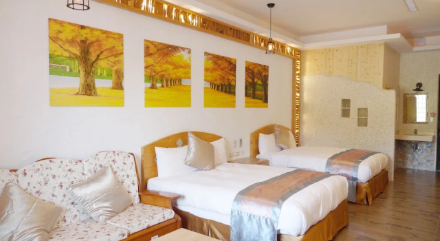 Четырёхместный клубный номер Standard Sin Sin Hotel III