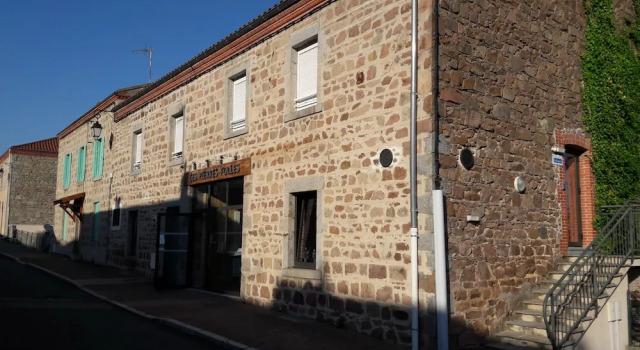 Les Pierres Folles, Boek Hotel Rozier-en-Donzy Parijs